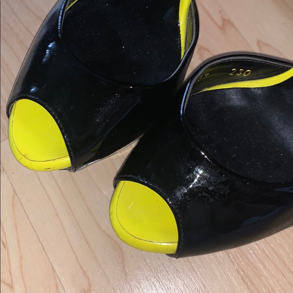 Shoes - Picture 5 of 7